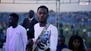 DELPHIN MUKENDI 2 PARTIE STADE KASHALA BONZOLA QUAND IL PARLE DE L'ACCIDENT DE TÊTE