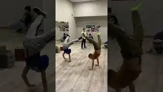 Кто больше простоит на руках соревнования🤸‍♀️