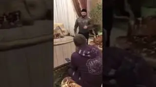 Галустян репетирует пародию на Рамзана Кадырова вместе с ним же)
