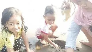 Berenang Di Pantai Bareng Kak Jasmine