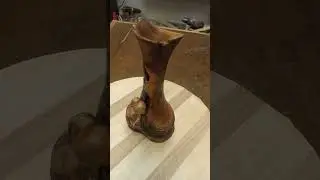 Дикая ваза для сухоцветов с весёлыми грибочками.