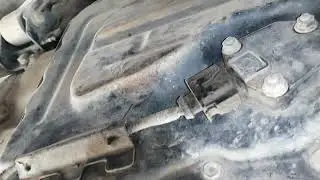 KIA SPORTAGE CRDI ЗВОН СО СТОРОНЫ ПРИВОДНОГО РЕМНЯ