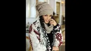 Women's hats and scarves, which are fashionable this year