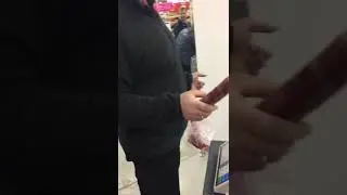 Обманывает посетителей всегда проверяйте продукты