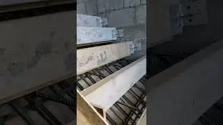Опалубка и армокаркас монолитной лестницы в доме из керамзитобетонных блоков