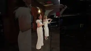Две Евы. В этом видео красиво все))