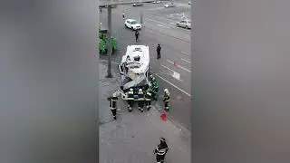 В Москве на Комсомольском проспекте перевернулся автозак с задержанными. 06.03.2022