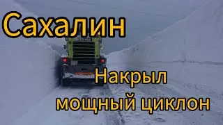 НА САХАЛИНЕ ЧС! СУГРОБЫ ВЫШЕ РОСТА ЧЕЛОВЕКА! ПОЯВИЛИСЬ ДОРОГИ / Hurricane on Sakhalin Island. Russia
