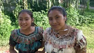 Aquí enseñándoles cómo se saca el cañamaso de una costura