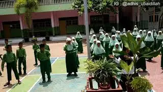 BU GURU DAN MURID MURID JOGET BERSAMA