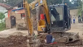 JALAN-JALAN SORE SAMBIL LIHAT EXCAVATOR YANG SEDANG DI PERBAIKI