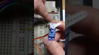 Push Button Swith 555 Controls SG 90 Servo Position 