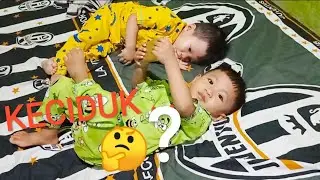 keciduk lagi ??? Si kembar beda. Al dan Rifky keciduk lagi nonton apa ya??