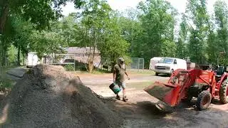 how much dirt can my kubota bucket hold?