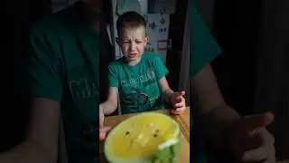 Самый строгий ресторанный критик,гроза всех мам и поваров👍😂 Арбуз 👍😂