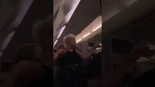 A LUZ DO AVIÃO APAGOU BEM NA HORA, VIROU BOATE KKKKKKKK