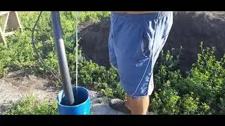 скважина на даче опускаем насос теперь мы с водой