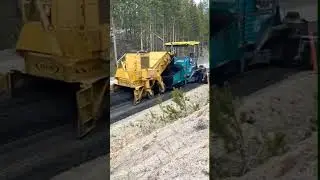 буржуи ремонтируют дорогу