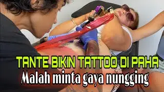 Tante bikin tattoo di paha minta gaya nungging