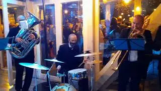 песня Tijuana Taxi в исполнении духового оркестра