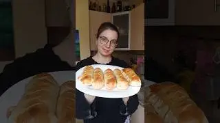 Сосиски в тесте с сыром - рецепт для ленивых)