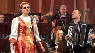 Топится в огороде баня