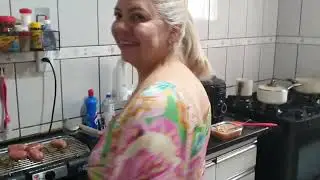 FIZEMOS COMPRAS E CHEGANDO FUI FAZER O ALMOÇO