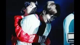 BTS JIN HUGGED V AT THE END OF DNA PERFORMANCE FANCAM COMPILATION | 27TH SEOUL MUSIC AWARDS 180125