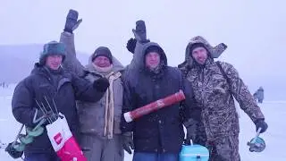 Рыбаки Владивостока вышли на тонкий лед бухты Новик