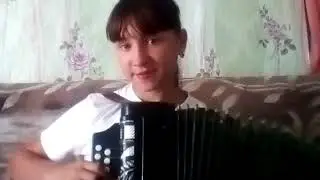 Все подружки по парам в тишине разбрелися.