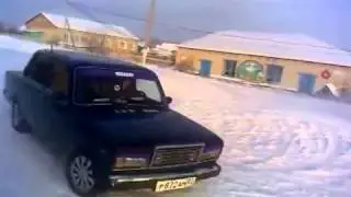 Дрифт зимой на ВАЗ 2107,