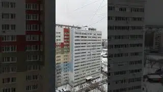 «Давай, бомби!». Как сбрасывают снег с крыш домов в Зеленограде и как это надо делать правильно