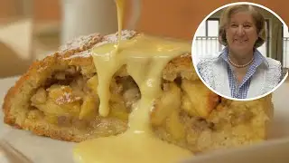 Pasta Grannies enjoy Helena's easy-to-make apple strudel!