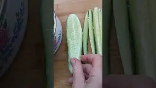 В чем разница между домашним огурчиком и покупным. #огурцы #салат