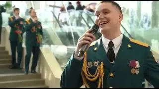 Королева Красоты (По переулкам бродит лето,Солнце льется прямо с крыш...)