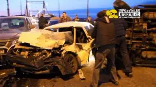 Первые минуты после ДТП на Кузнечевском мосту в Архангельске.