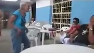 Прикол   Бабулька совратительница