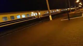 ЧС4 со скорым поездом проследует ст.Фундуклеевка
