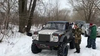 Что это! Нива? УАЗ ? Тойота?