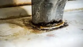 Quick tip: How to Clean Bathroom Dark Stains