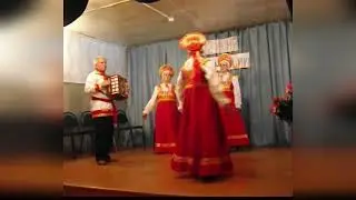 Гармонист Юрий Костылев, плясуньи: Антонина Вдовина, Анна Фокина , Эльвина Нифанова , Лидия Мамаева