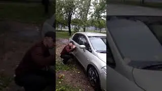 вскрытие автомобиля Ниссан Тиида Латио без повреждений в Хабаровске http://autolock27.ru/