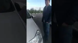 Птичку жалко.
