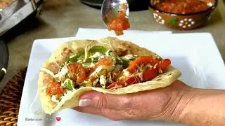 Texas Original, Texas Made // Quick and Easy Chicken Fajitas and Refried beans ❤️