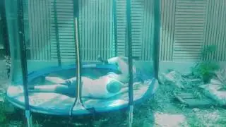 Jump on the trampoline  Прыгаем на батуте