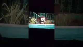 Чебурашка играет в теннис