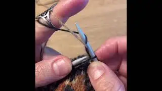 Catching floats: How to catch the upper yarn