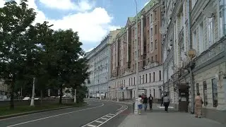Переведи меня через Арбат. Глава шестая. У дома на Никитском