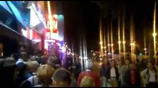 В очереди в Мулен-Руж! (Moulin Rouge, Париж)
