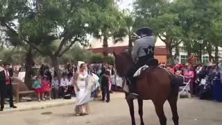 Mujer Recien casada Bailando con Caballo- DGM & CB